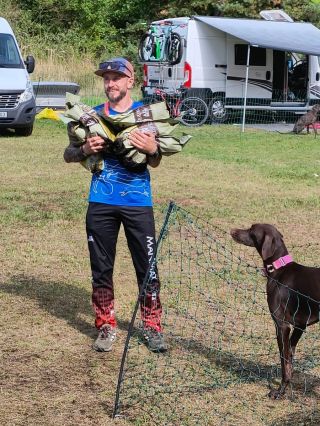 „Kolik pytlů je hodně pytlů? 🤔 Každé štěňátko od Kozlíka si odnese domů pořádnou výbavu – granule Quattro!“ 🐶👜...