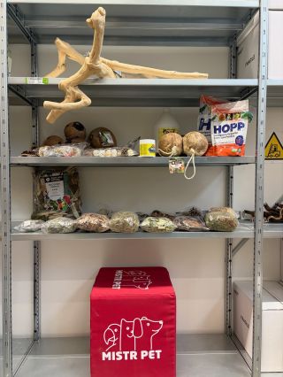 😱 43 nových produktů pro papoušky už brzy na e-shopu! A to není vše — pro pejsky přidáme ještě jednou tolik toho, co u nás...